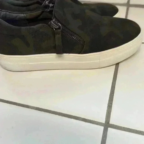 STEVE MADDEN Double Zip Camo Slip On Platform Sneaker Size 7 - Picture 5 of 8